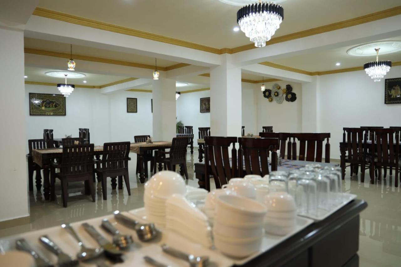 The Jamawar Hotel Srīnagar Exterior foto